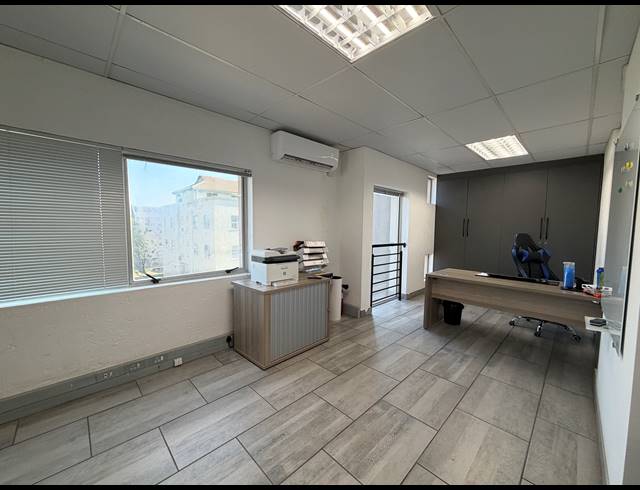 251.10M² OFFICE TO LET IN SUNNINGHILL